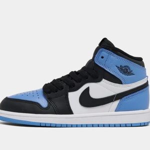 JORDAN 1 RETRO HIGH OG GS UNIVERSITY BLUE / BLACK - WHITE